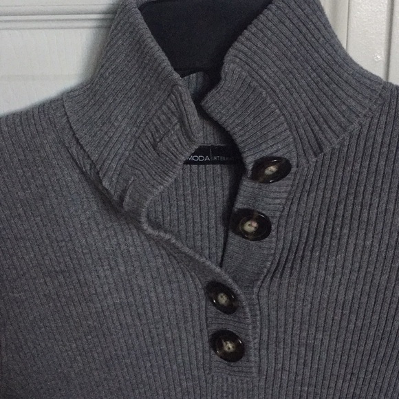 Gray v-neck button up sweater - Picture 3 of 5